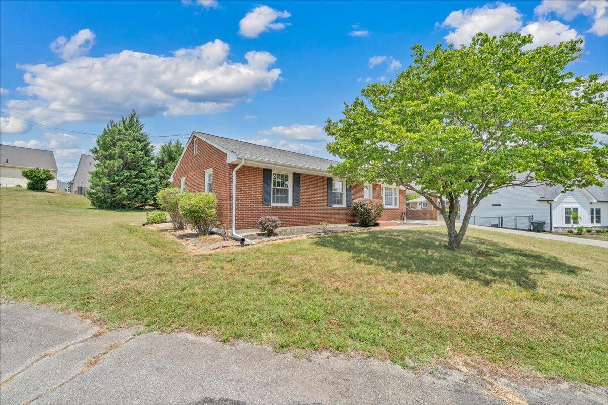 409 Decatur Circle Salem, VA 24153 - Photo 41 of 47 41-MIB06399