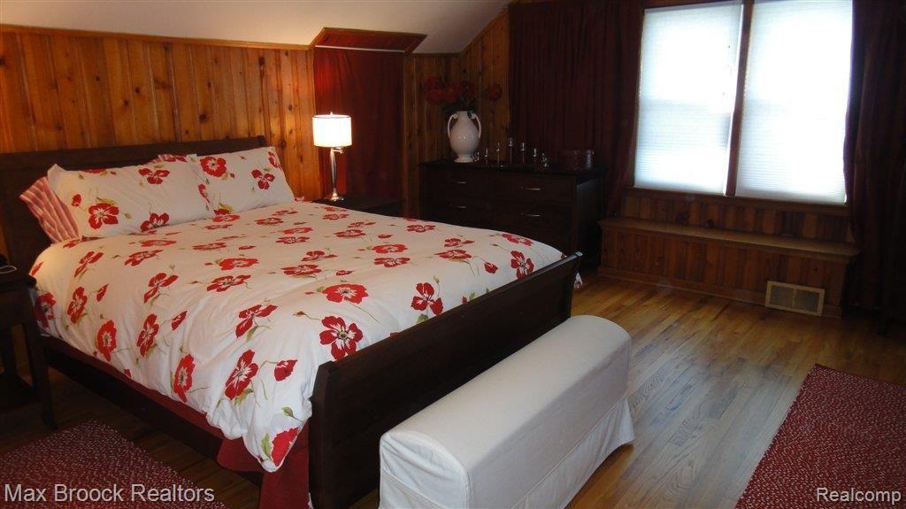 1174 Cambridge Road Berkley, MI 48072 - Photo 9 of 19 Huge master suite