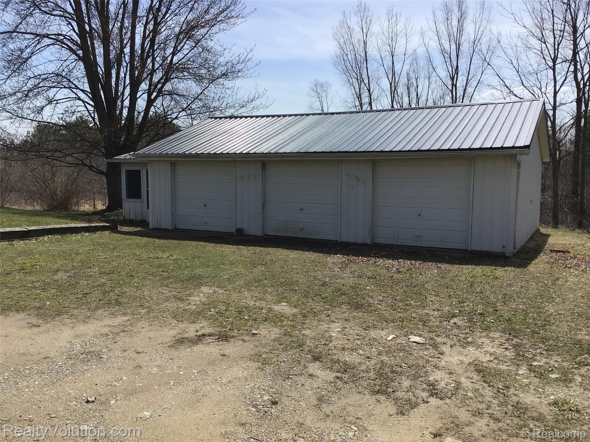 6828 Seabury Road Imlay City, MI 48444 - Photo 27 of 32 CF072AE5-211A-4090-A75E-D0784C126814.jpeg