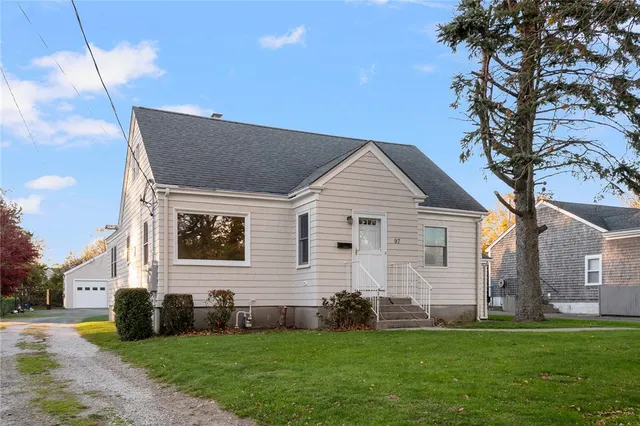 $2,300 | 97 Bliss Mine Road, Newport, RI 02840