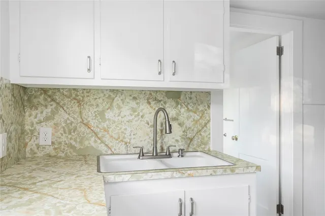 $2,300 | 97 Bliss Mine Road, Newport, RI 02840