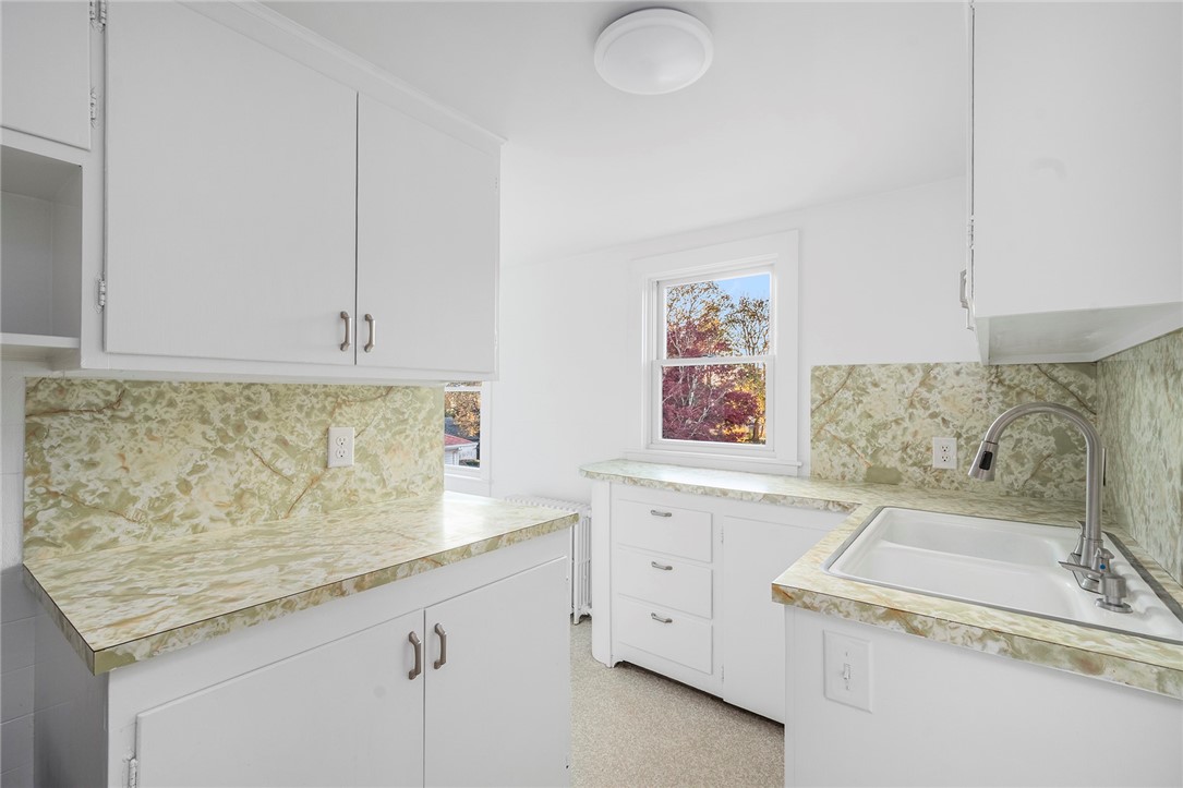 97 Bliss Mine Road Newport, RI 02840 - Photo 2 of 32