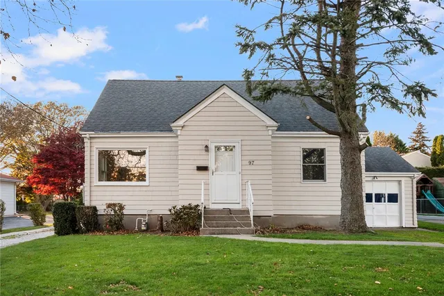 $2,300 | 97 Bliss Mine Road, Newport, RI 02840