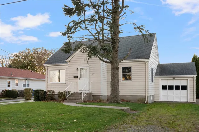 $2,300 | 97 Bliss Mine Road, Newport, RI 02840