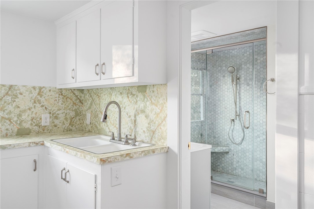 97 Bliss Mine Road Newport, RI 02840 - Photo 5 of 32