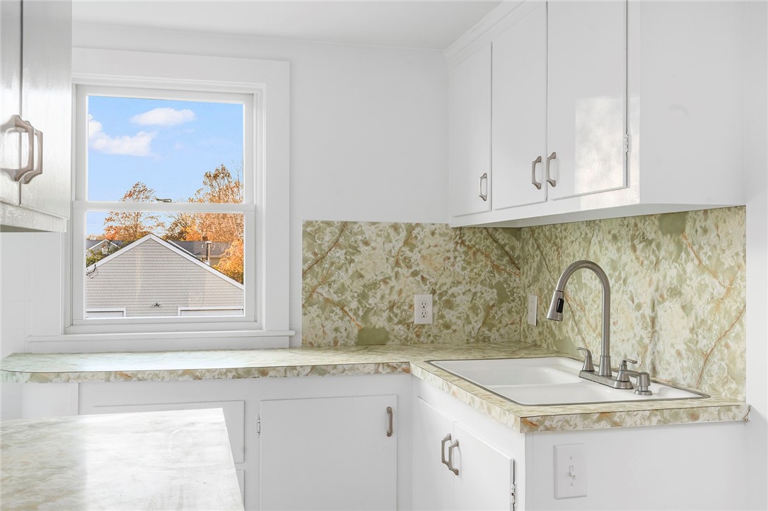 97 Bliss Mine Road Newport, RI 02840 - Photo 6 of 32