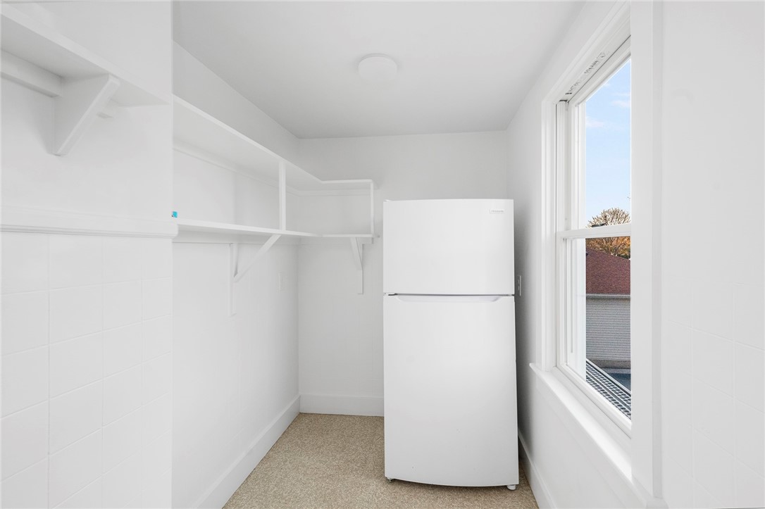 97 Bliss Mine Road Newport, RI 02840 - Photo 8 of 32