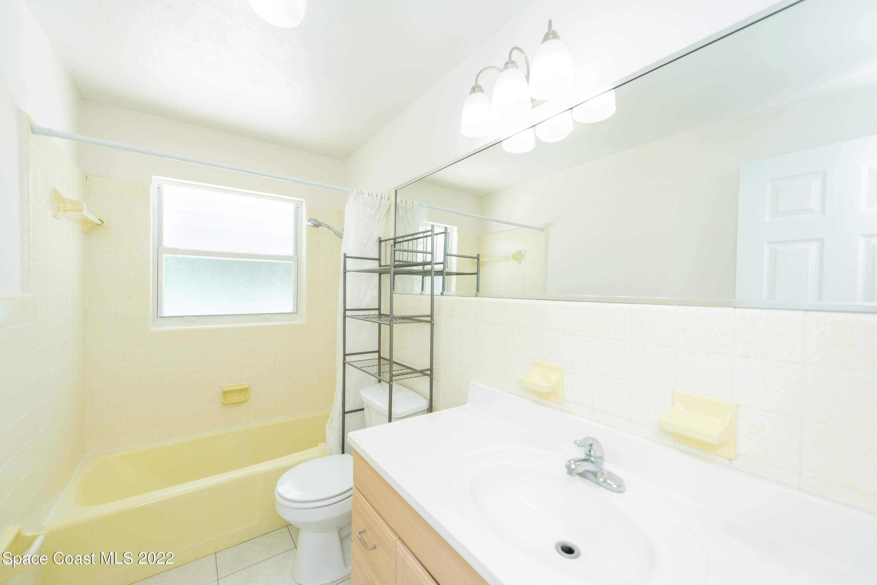 2085 Harlock Road Melbourne, FL 32934 - Photo 12 of 27 a bathroom with a sink a toilet and shower