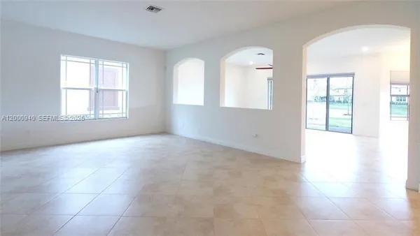 $6,900 | 8630 Lakeside Bend, Parkland, FL 33076