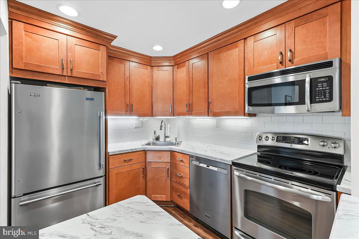 76 Le Forge Court, Unit 76 Chesterbrook, PA 19087 - Photo 14 of 34 Stainless steel appliances
