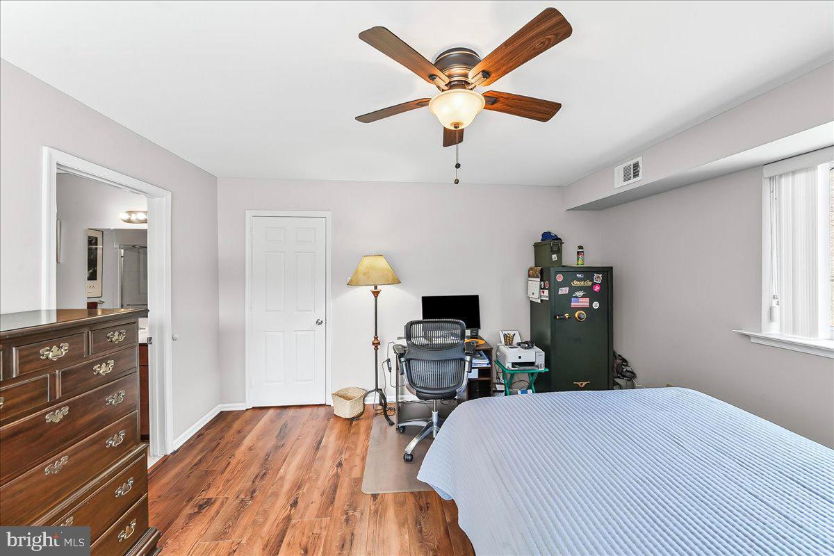 76 Le Forge Court, Unit 76 Chesterbrook, PA 19087 - Photo 22 of 34 Main bedroom