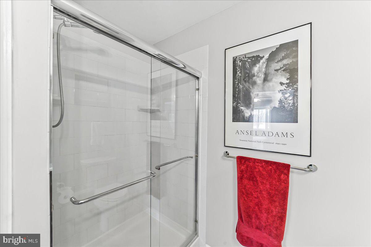 76 Le Forge Court, Unit 76 Chesterbrook, PA 19087 - Photo 25 of 34 Main bath