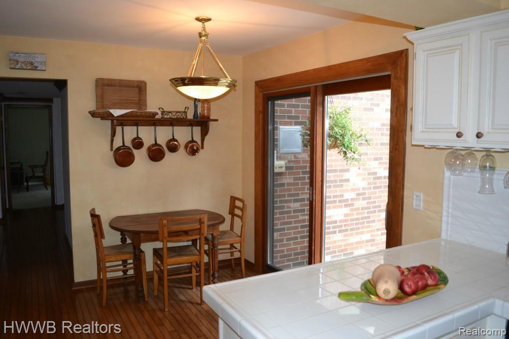 556 Sunlight Drive Rochester, MI 48309 - Photo 16 of 49 Kitchen to Breakfast Area