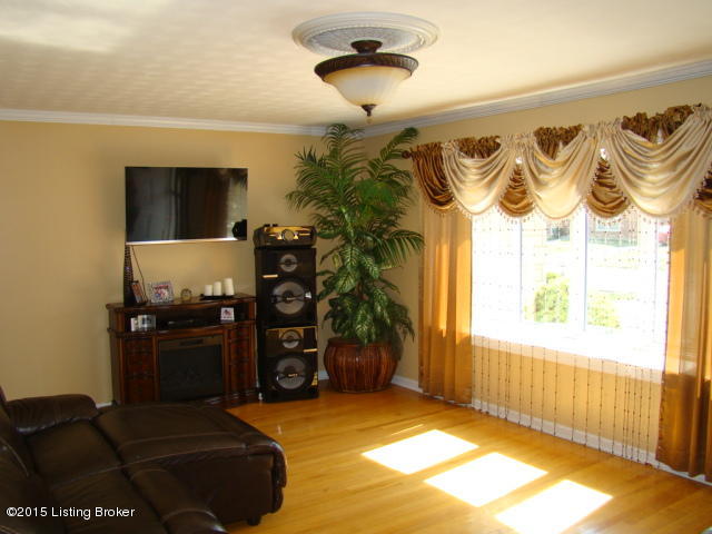 4411 Lambert Road Louisville, KY 40219 - Photo 10 of 54 DSC06233.JPG