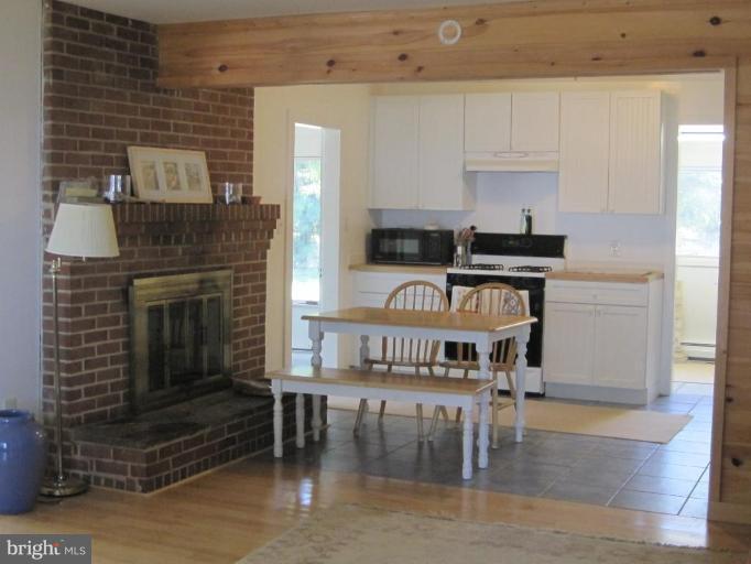 2023 Chesapeake Road Annapolis, MD 21409 - Photo 11 of 17 Kitchen/Family Room