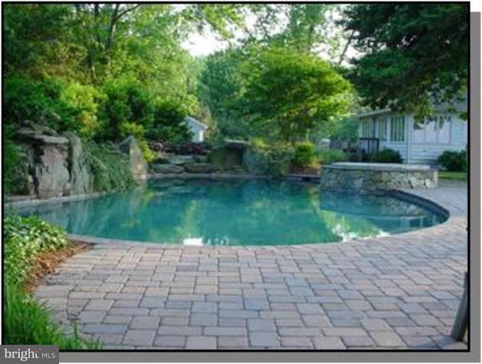 2023 Chesapeake Road Annapolis, MD 21409 - Photo 3 of 17 Swimming Pool