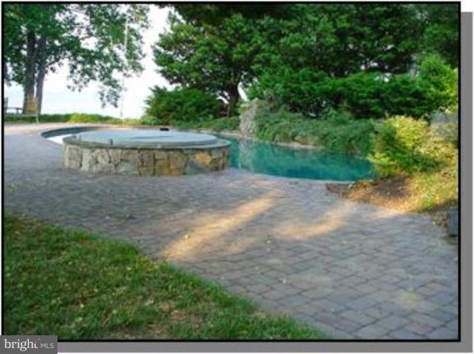 2023 Chesapeake Road Annapolis, MD 21409 - Photo 5 of 17 Patio