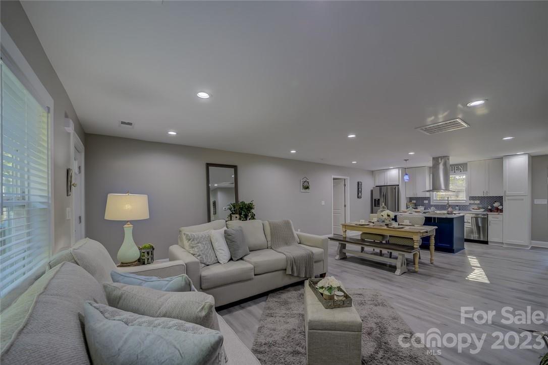 4644 Connecting Road Charlotte, NC 28209 - Photo 4 of 21