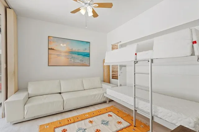 a view of yard with green space