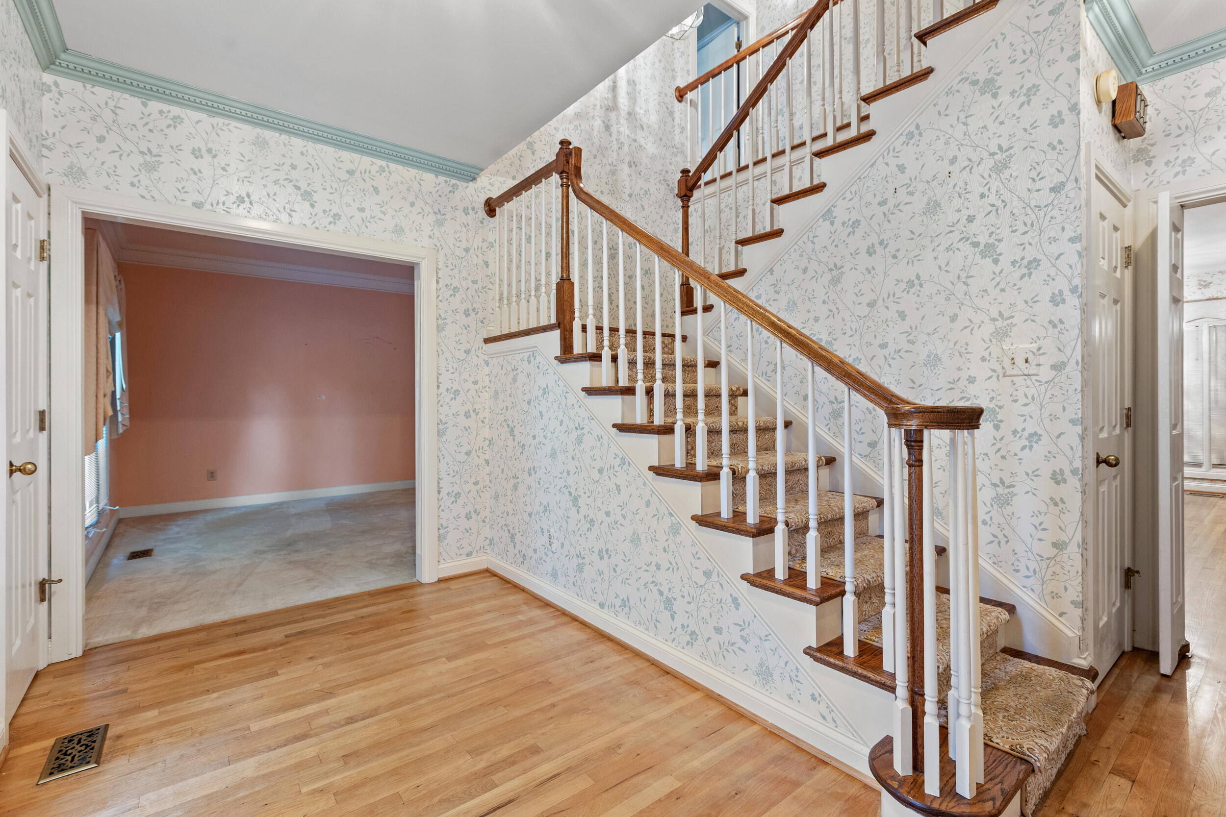 2137 Rollingdale Road Lexington, KY 40513 - Photo 4 of 42 4_img_2575