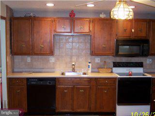 9334 Rising Sun Avenue Philadelphia, PA 19115 - Photo 4 of 5