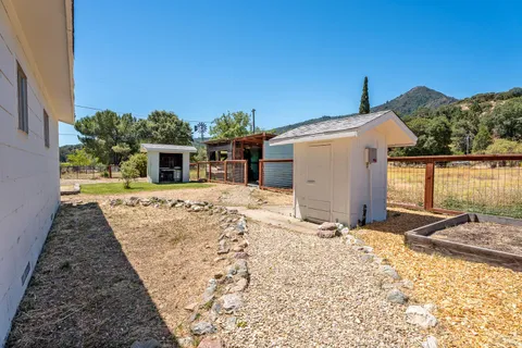 $779,000 | 300 Bradford Lane, Hopland, CA 95449