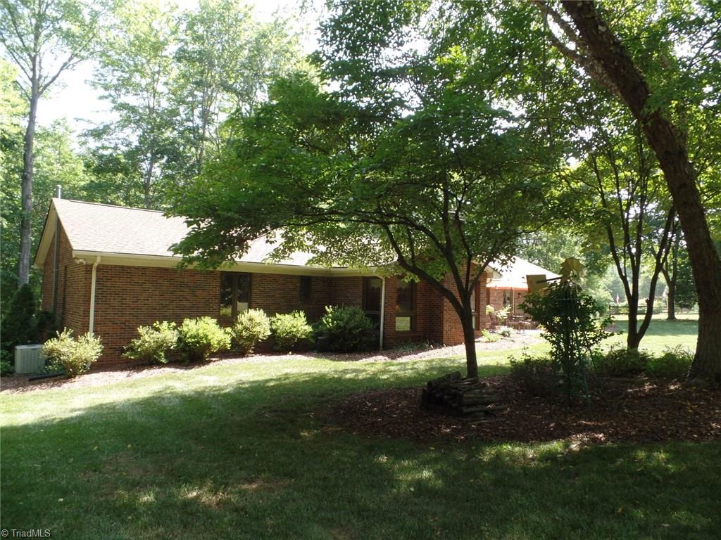5006 Rambling Road Greensboro, NC 27409 - Photo 1 of 26