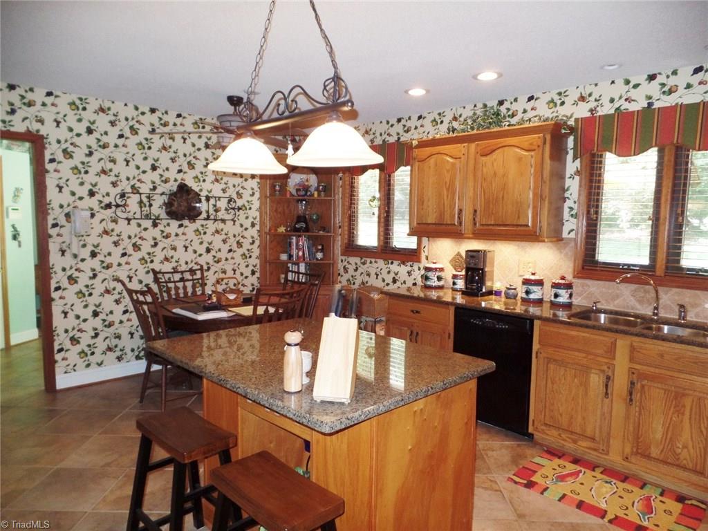 5006 Rambling Road Greensboro, NC 27409 - Photo 11 of 26