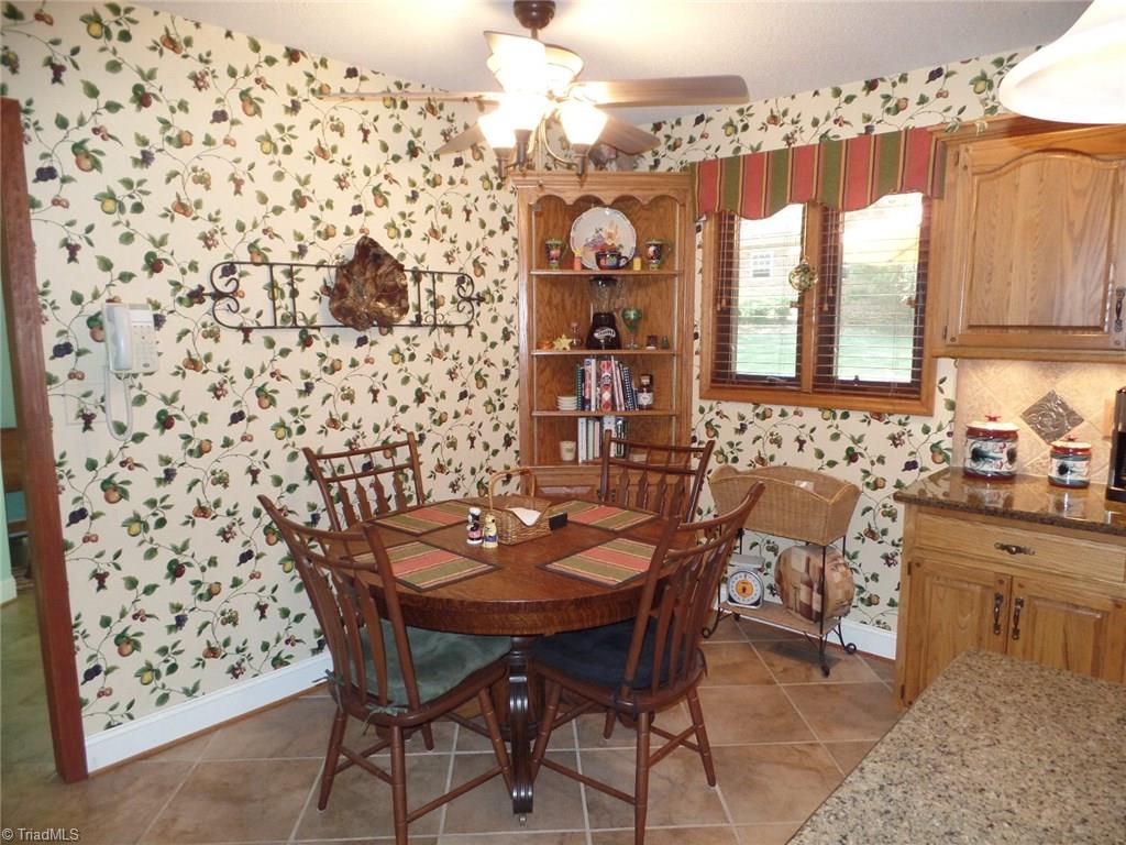 5006 Rambling Road Greensboro, NC 27409 - Photo 12 of 26