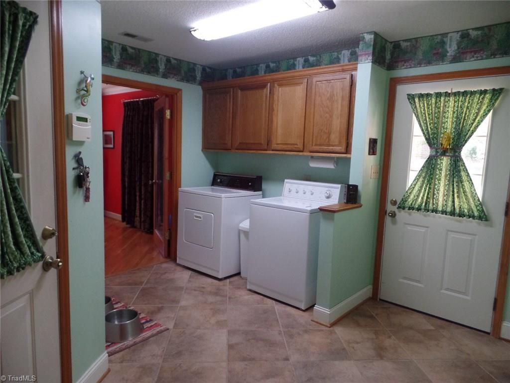 5006 Rambling Road Greensboro, NC 27409 - Photo 13 of 26
