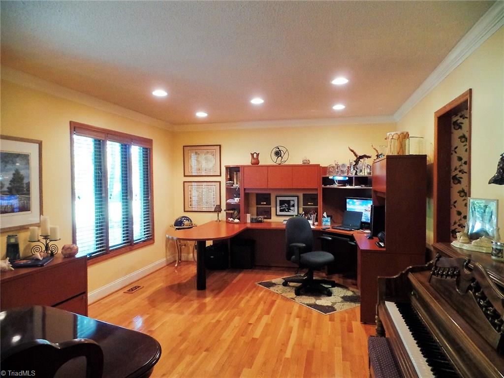 5006 Rambling Road Greensboro, NC 27409 - Photo 14 of 26