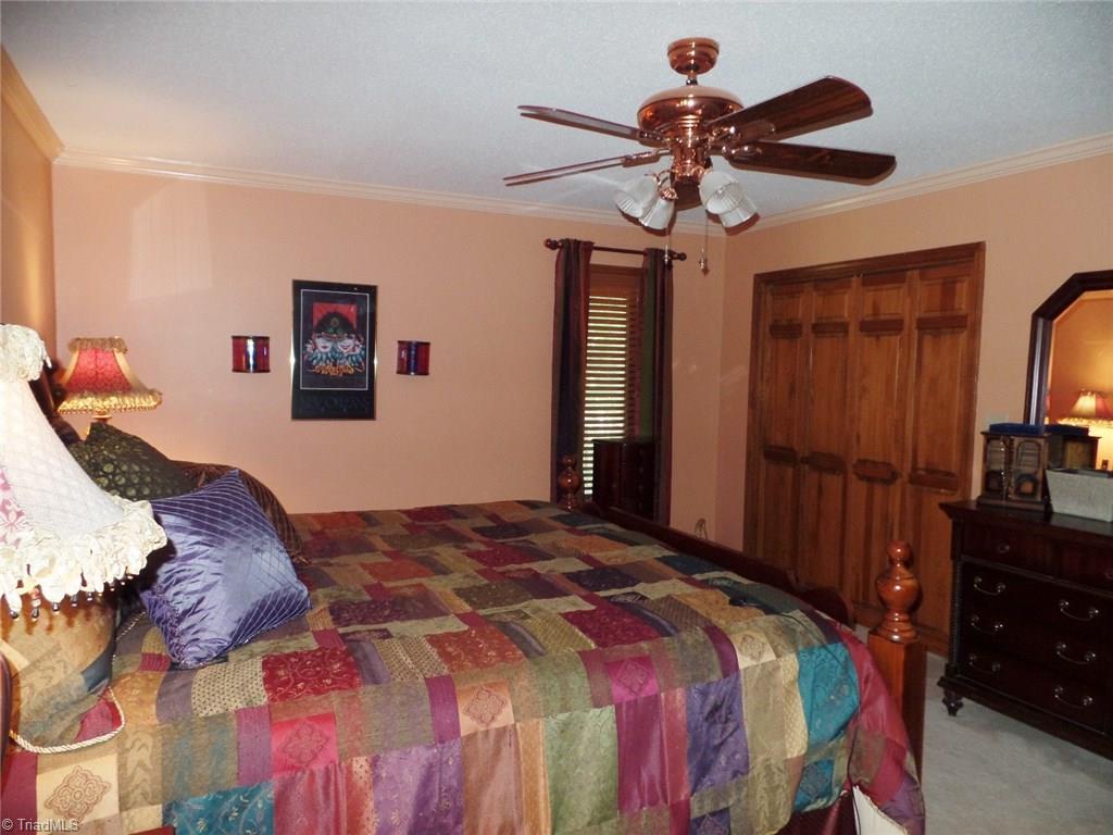 5006 Rambling Road Greensboro, NC 27409 - Photo 17 of 26