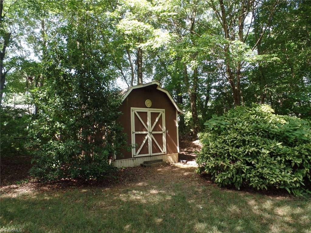 5006 Rambling Road Greensboro, NC 27409 - Photo 25 of 26