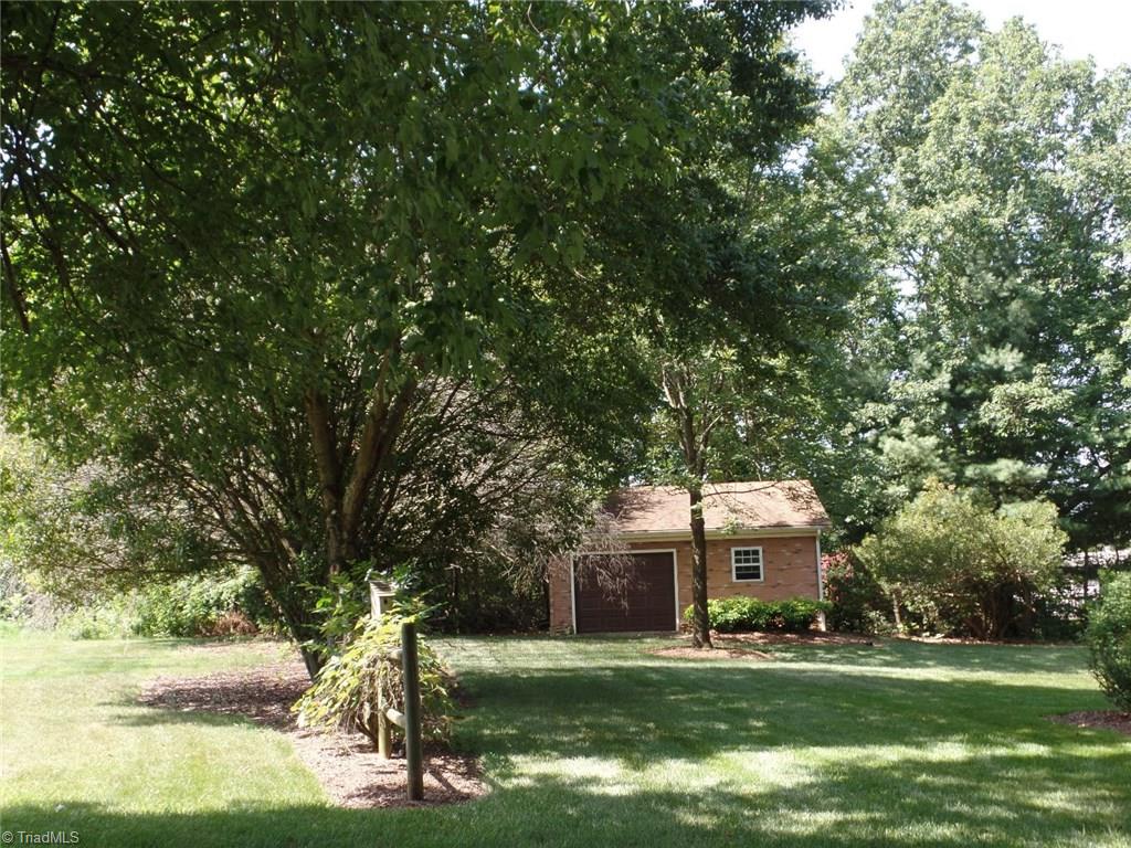 5006 Rambling Road Greensboro, NC 27409 - Photo 4 of 26