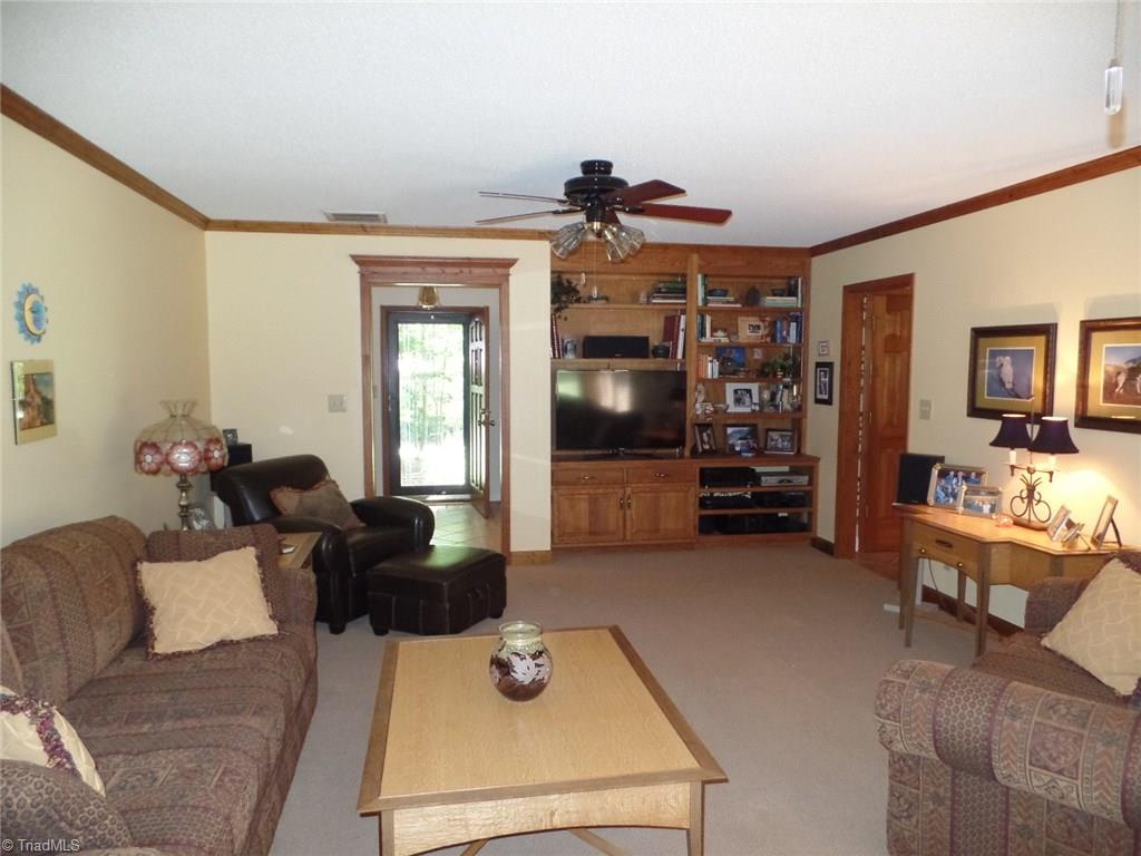 5006 Rambling Road Greensboro, NC 27409 - Photo 6 of 26