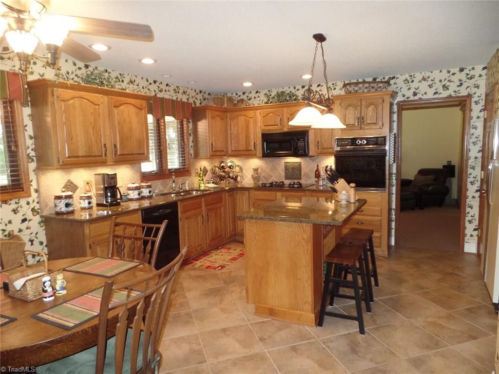 5006 Rambling Road Greensboro, NC 27409 - Photo 8 of 26