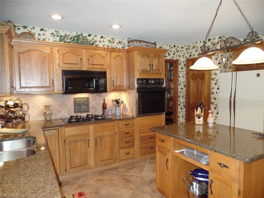 5006 Rambling Road Greensboro, NC 27409 - Photo 9 of 26