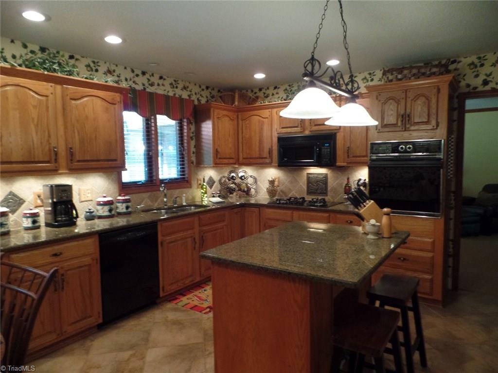 5006 Rambling Road Greensboro, NC 27409 - Photo 10 of 26