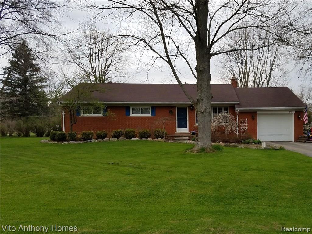 274 Whims Court Rochester, MI 48306 - Photo 22 of 33 Outside (2).jpg
