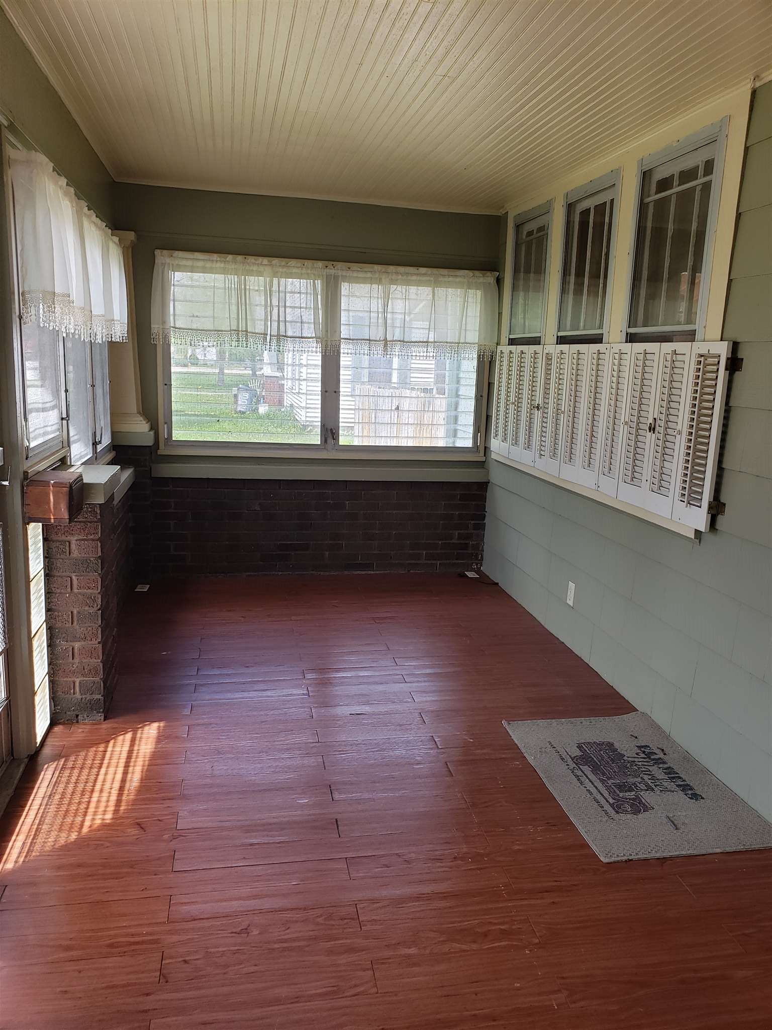 329 South 1st Street Decatur, IN 46733 - Photo 3 of 33