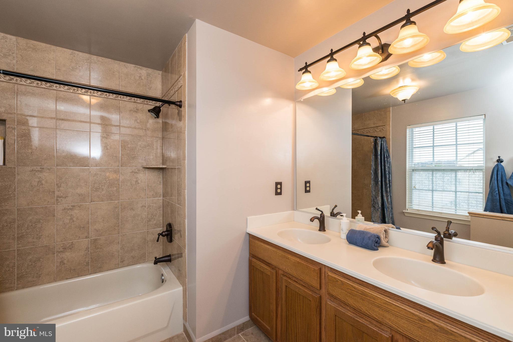 2805 Bachman Road Manchester, MD 21102 - Photo 25 of 30 Tile surround shower for a spa like feeling.