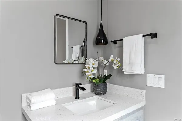 $5,995 | 11858 West Flower Ln Valley Village, Valley Village, CA 91607