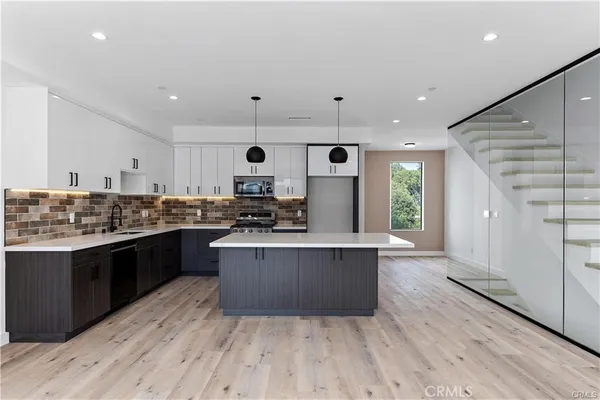 $5,995 | 11858 West Flower Ln Valley Village, Valley Village, CA 91607