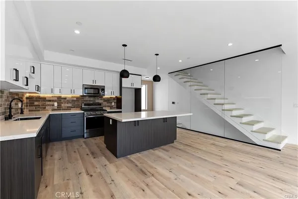 $5,995 | 11858 West Flower Ln Valley Village, Valley Village, CA 91607