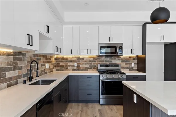 $5,995 | 11858 West Flower Ln Valley Village, Valley Village, CA 91607