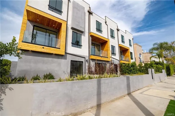 $5,995 | 11858 West Flower Ln Valley Village, Valley Village, CA 91607