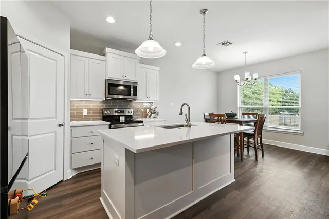 $2,200 | 2862 Messenger Way, Bryan, TX 77803