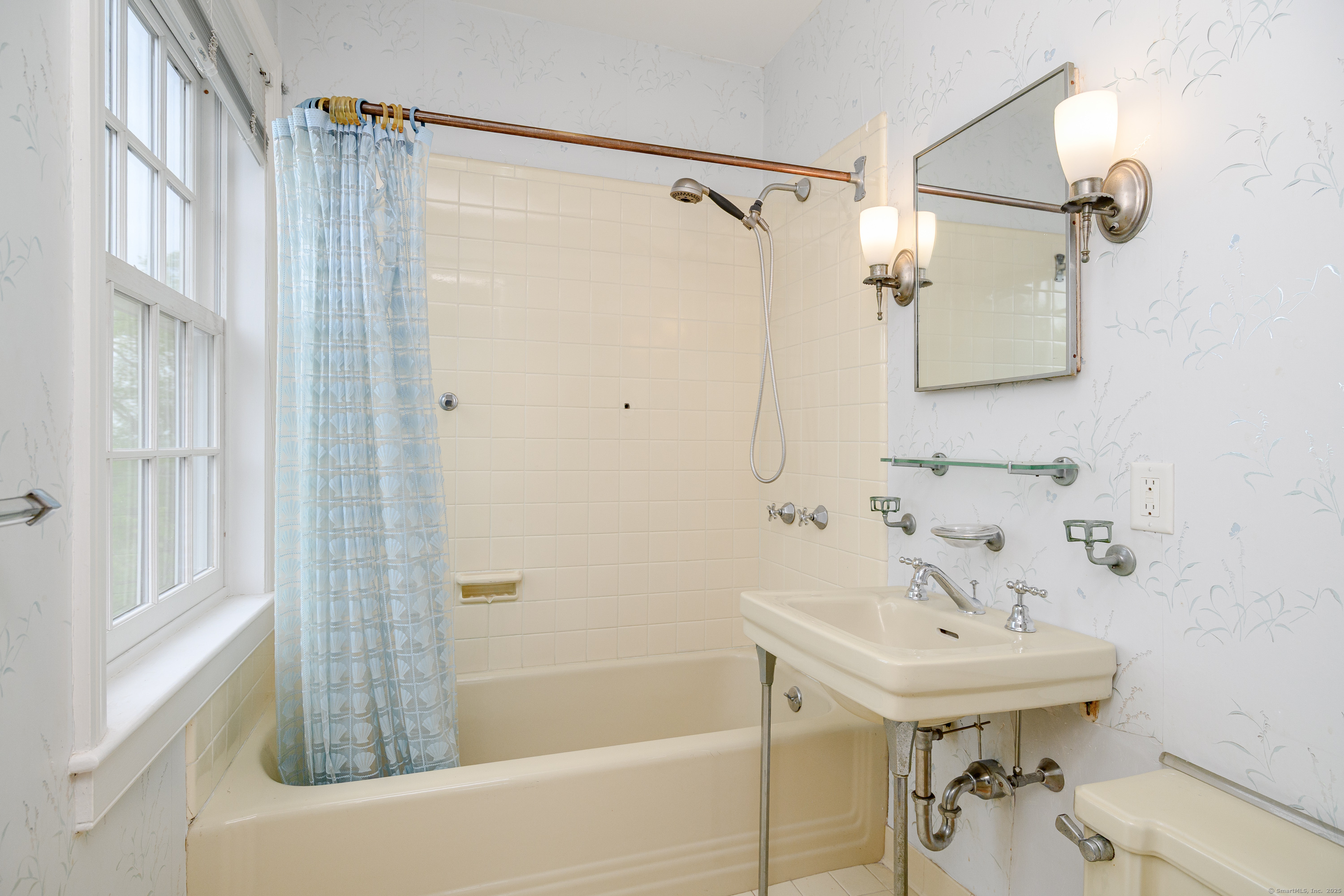 49 Great Ring Road Newtown, CT 06482 - Photo 18 of 40 With en suite bathroom