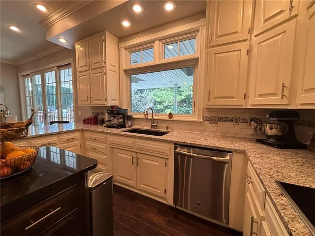 $825,000 | 28 Court Lane, St. Joseph, MO 64506