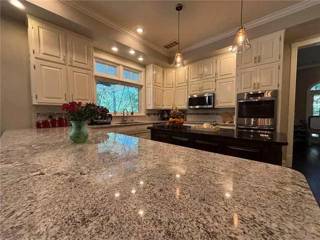 $825,000 | 28 Court Lane, St. Joseph, MO 64506